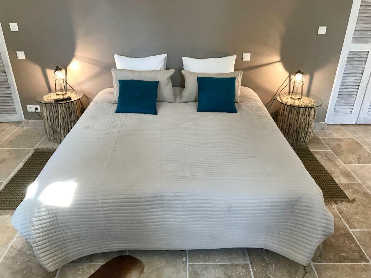 Mas Du Grand Bordes Bed & Breakfast Saint-Laurent-d'Aigouze Exterior photo