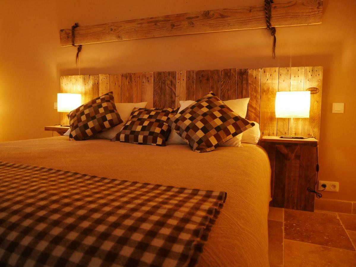 Mas Du Grand Bordes Bed & Breakfast Saint-Laurent-d'Aigouze Exterior photo