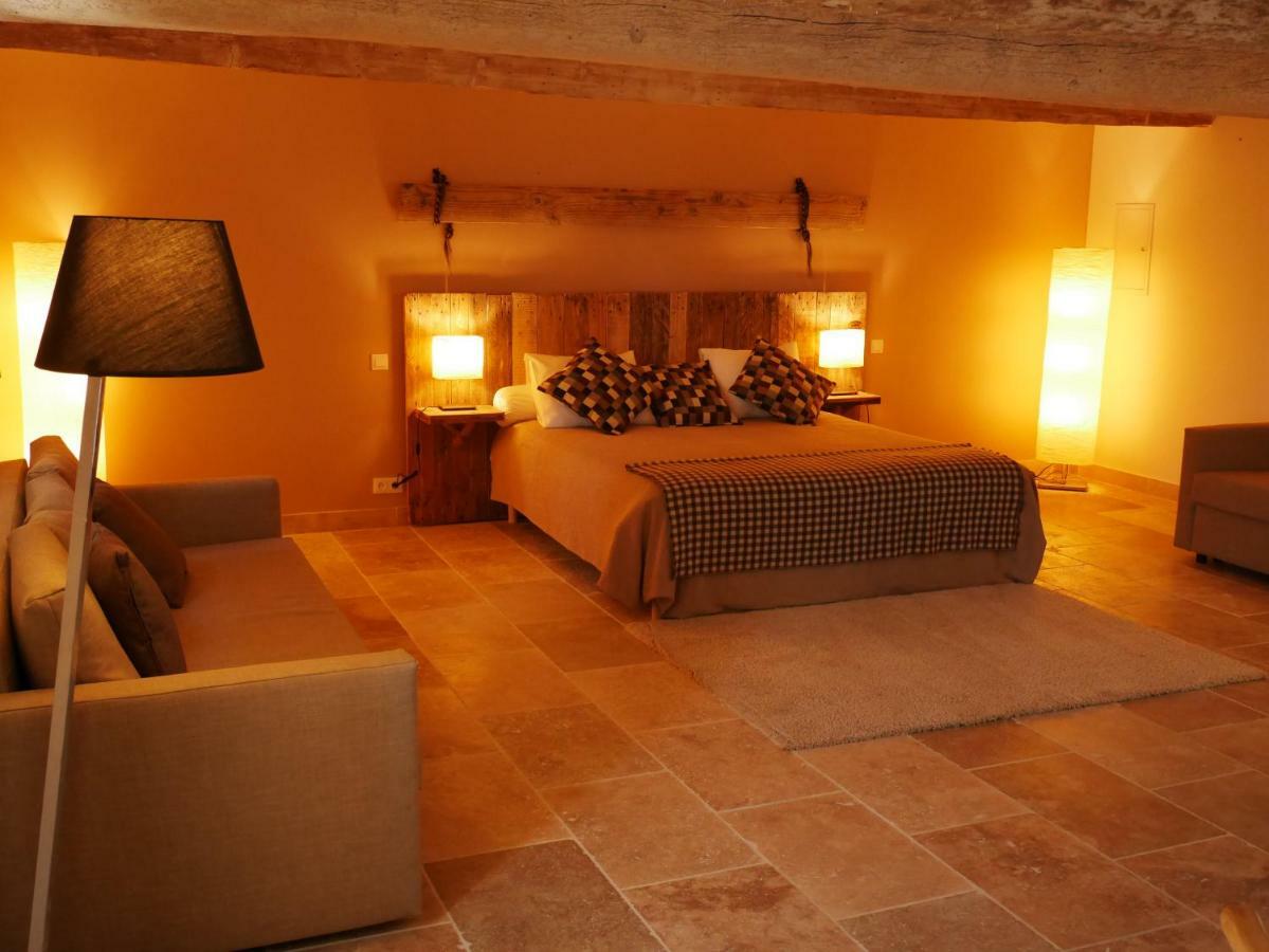 Mas Du Grand Bordes Bed & Breakfast Saint-Laurent-d'Aigouze Exterior photo