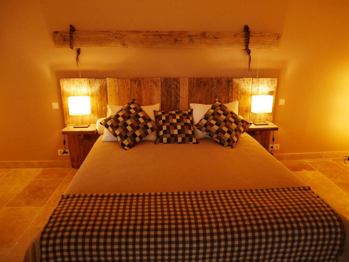 Mas Du Grand Bordes Bed & Breakfast Saint-Laurent-d'Aigouze Exterior photo