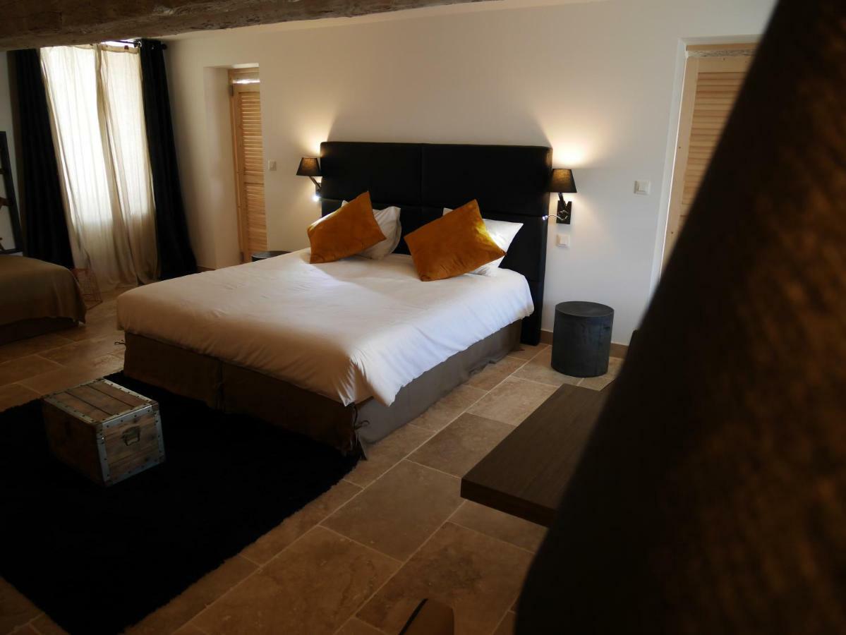 Mas Du Grand Bordes Bed & Breakfast Saint-Laurent-d'Aigouze Exterior photo