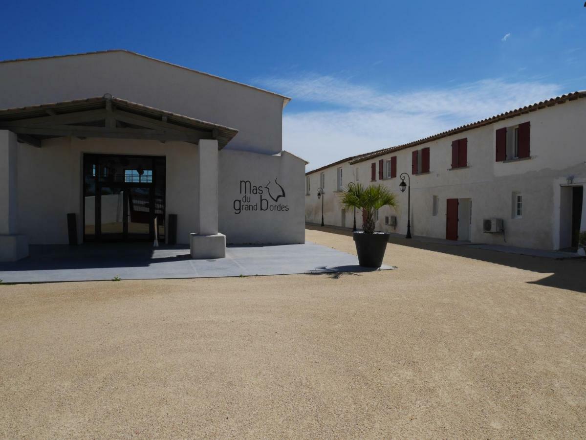 Mas Du Grand Bordes Bed & Breakfast Saint-Laurent-d'Aigouze Exterior photo